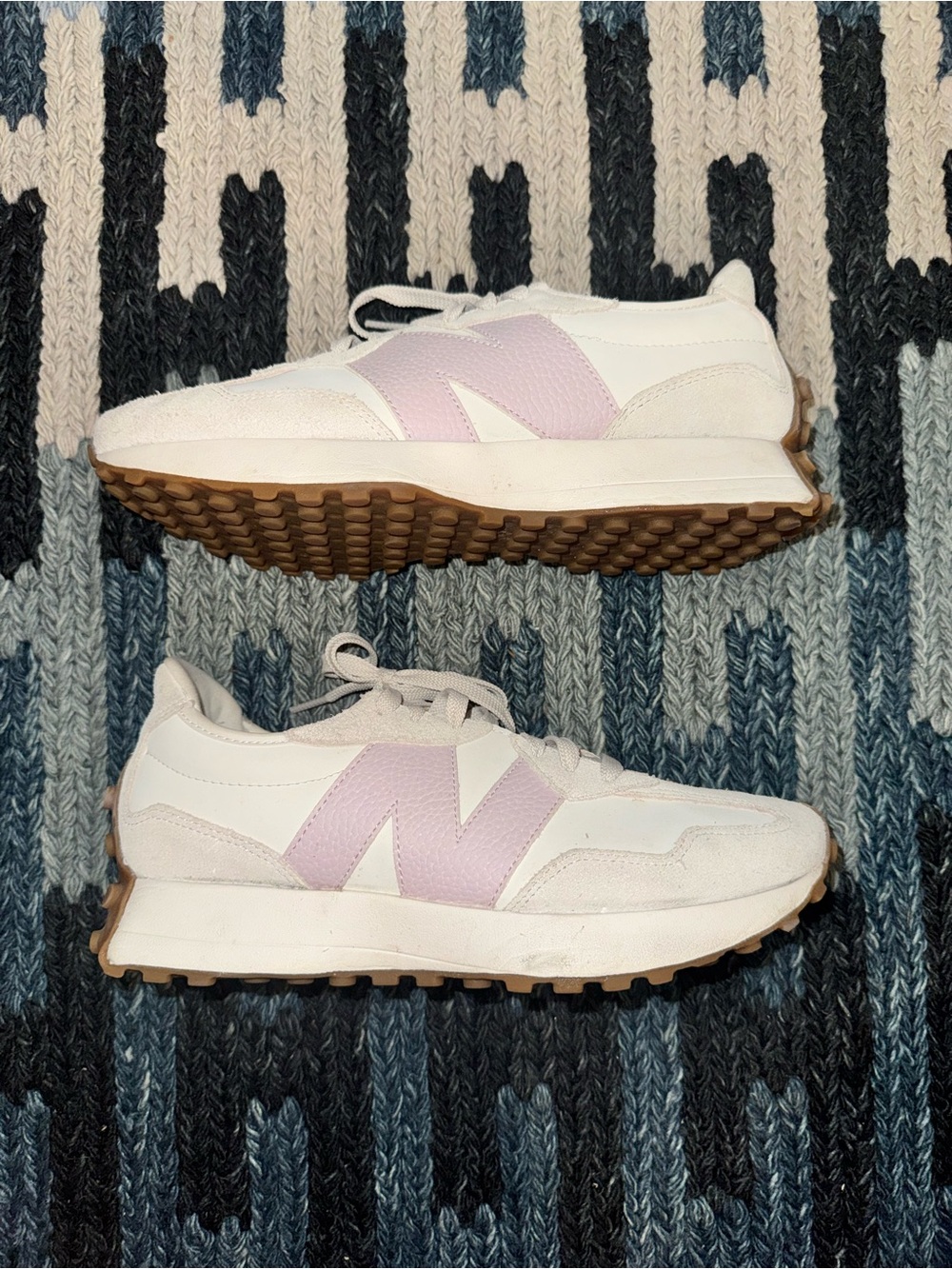 New Balance 327 Sneaks